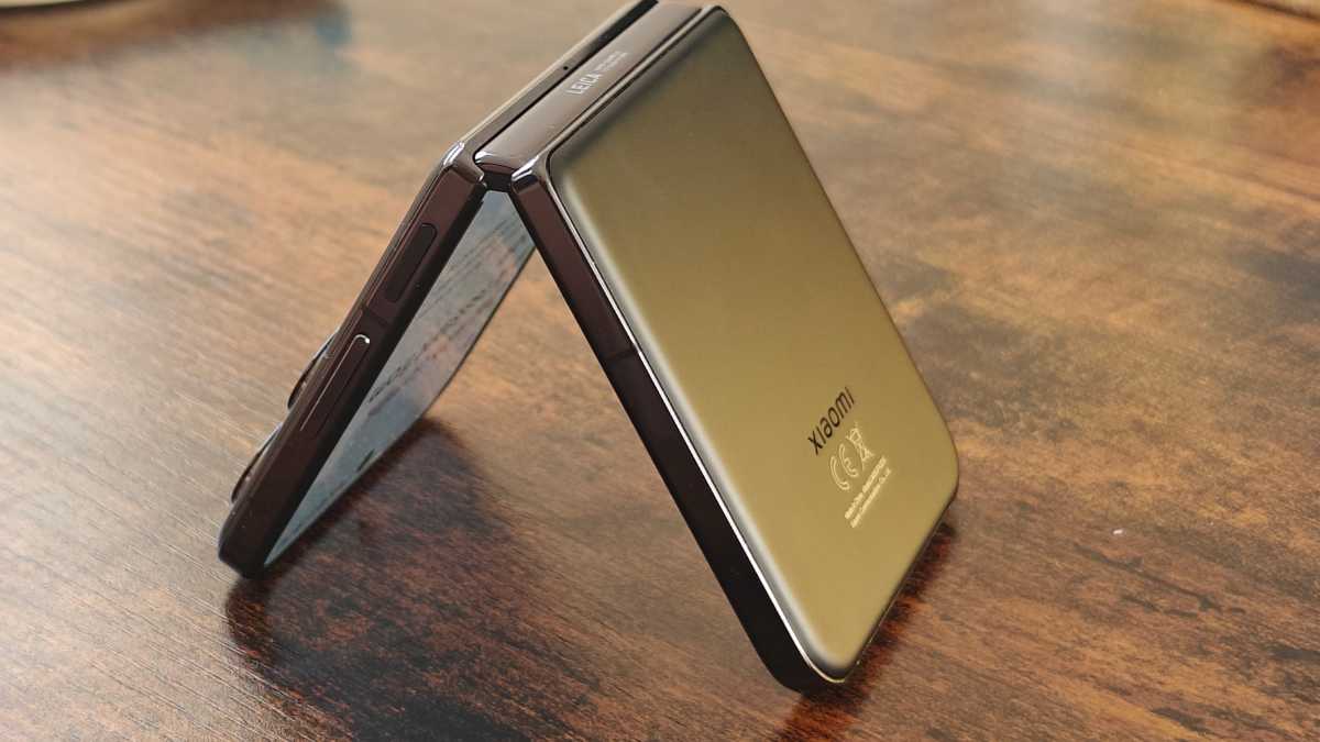 Xiaomi Mix Flip Rear tent mode