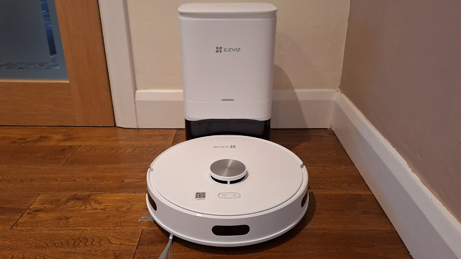  EZVIZ RE5 Plus - 90 days of hands-free cleaning