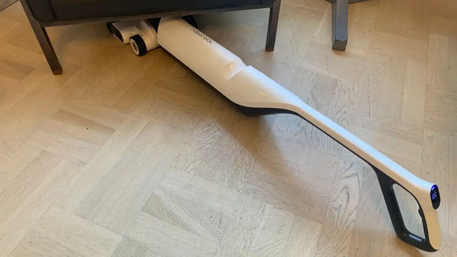 Roborock Flexi Pro - Good for edges and under furniture