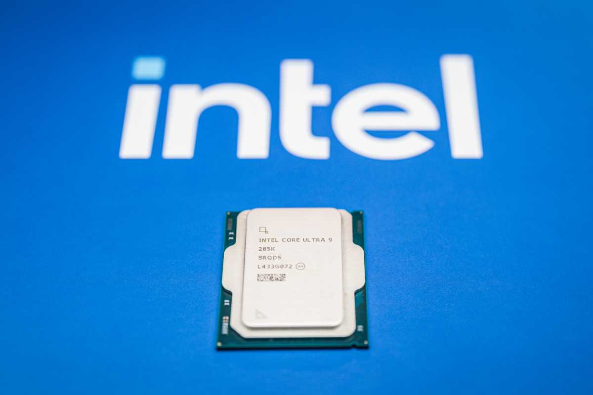 Intel Arrow Lake 285K lying against an Intel branded box