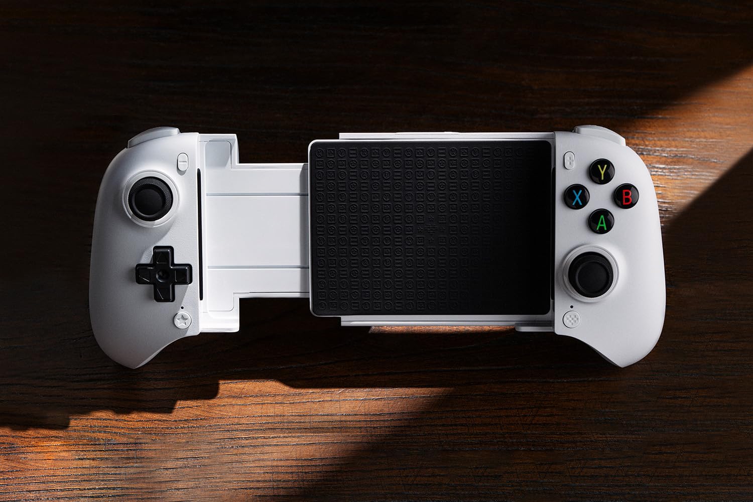 8BitDo’s new controller is perfect for Android phones of all sizes