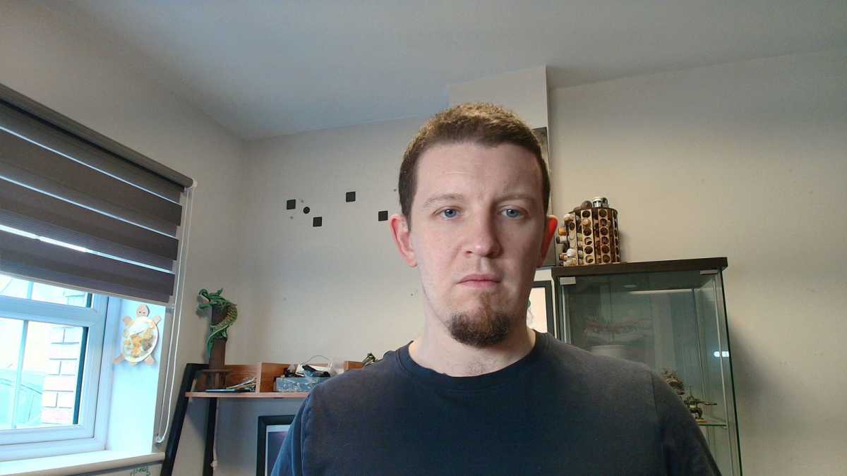 Better light selfie shot with 4K Logitech MX Brio webcam