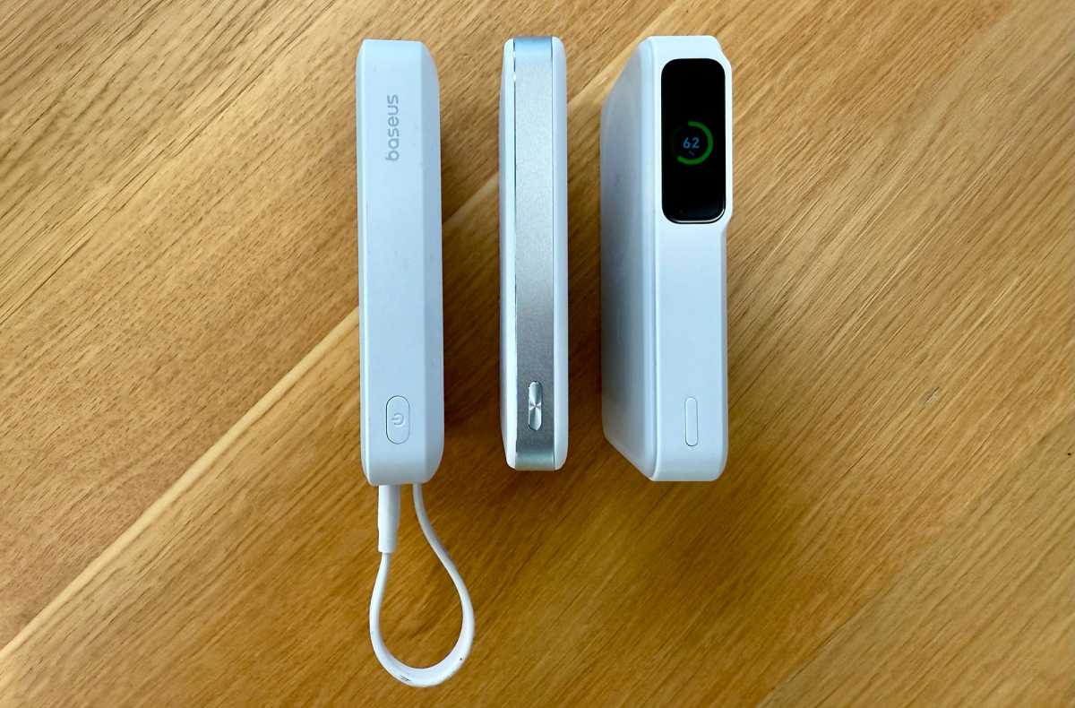 Banco de energía MagSafe al lado de Baseus Anker