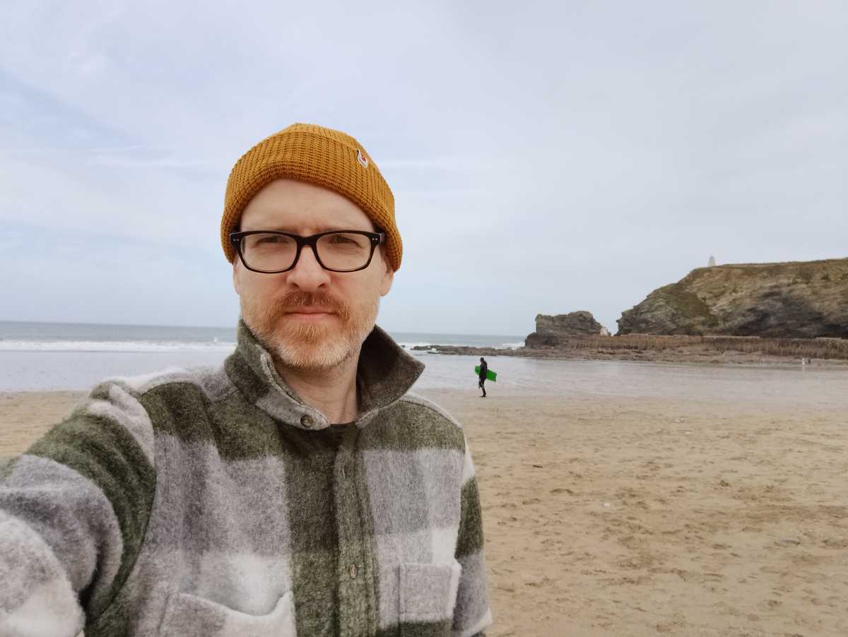 Moto G35 5G selfie beach