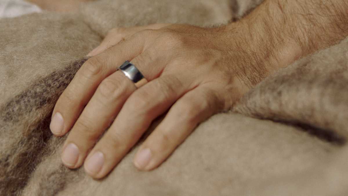 Oura Ring 4 on hand