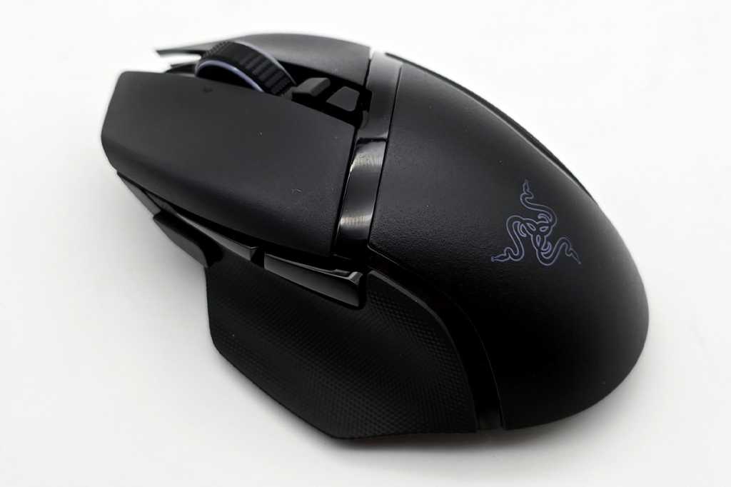 Image: Razer Basilisk V3 Pro 35K im Test: Das Flaggschiff unter den Gaming-MÃ¤usen kommt mit neuem Sensor