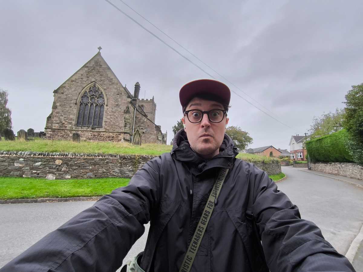 Samsung Galaxy Tab S10 Ultra test photo ultrawide selfie