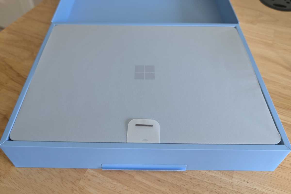 Surface Laptop unboxing