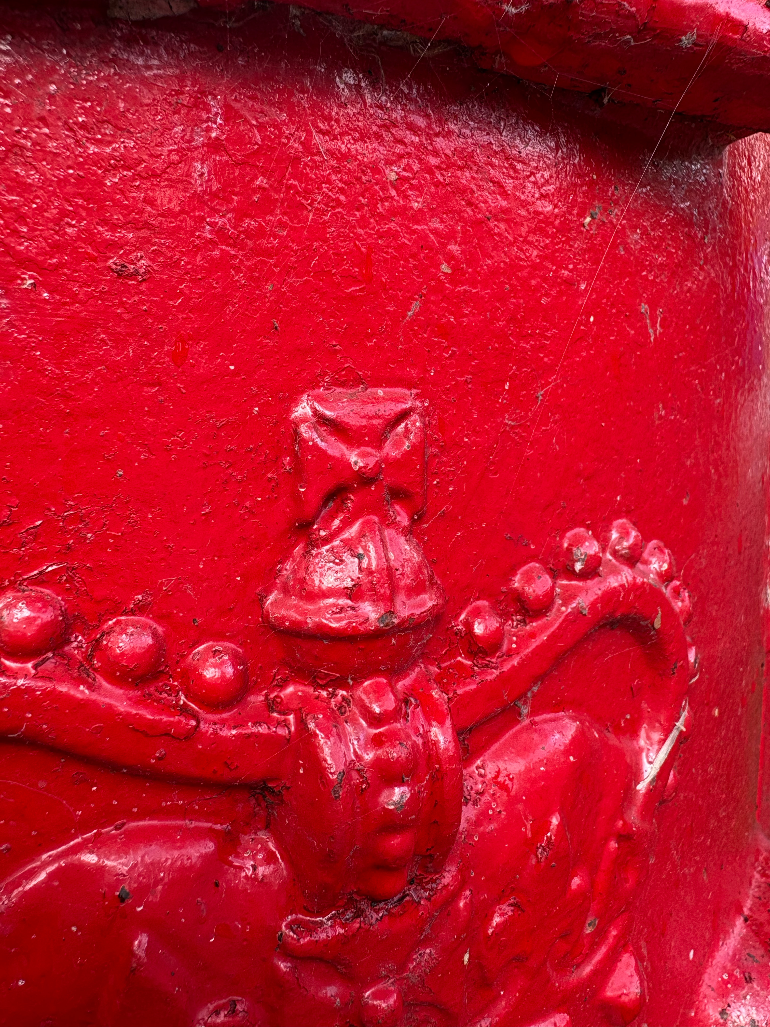 iPhone 16 Plus macro test photo postbox