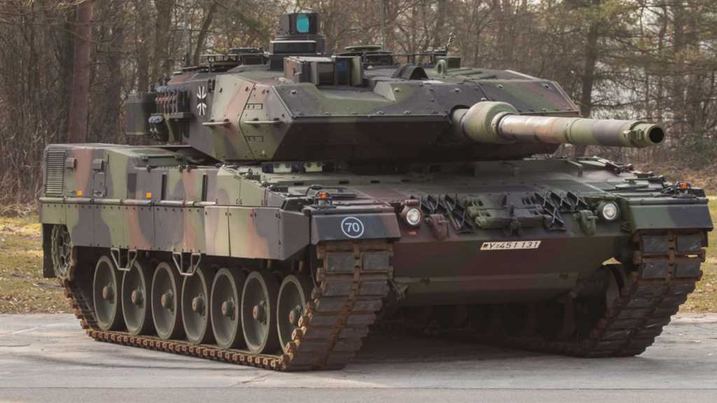 Image: Russen zerlegen und analysieren erbeuteten Leopard-2-Kampfpanzer