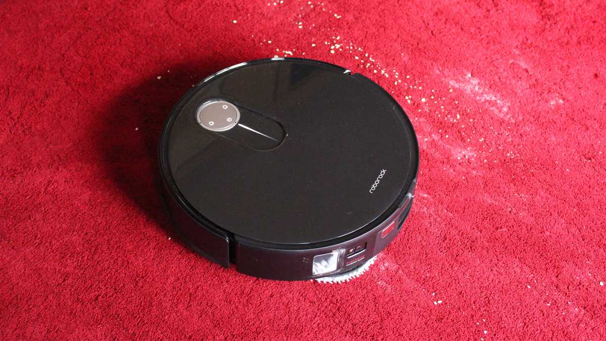 Qrevo Slim with flour and oats left over after vacuuming a carpet