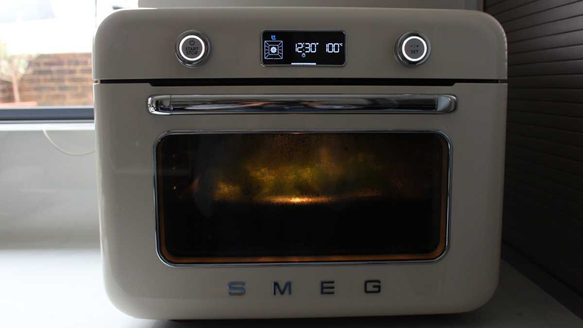 Smeg oven in steam mode, cooking broccoli