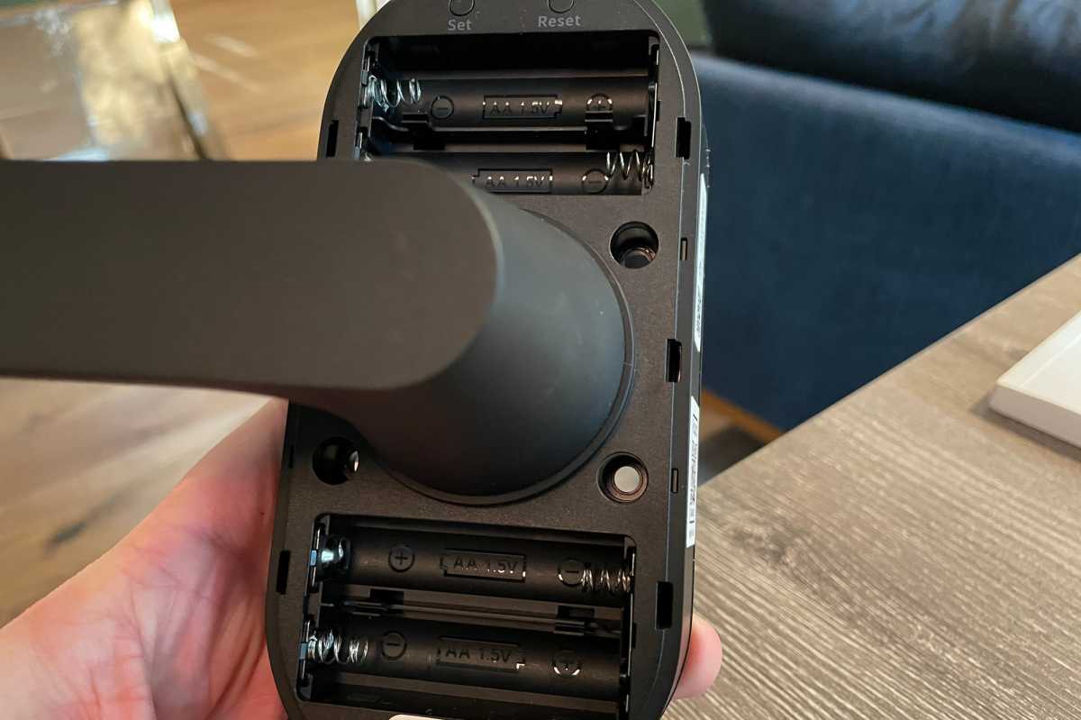 Aqara U300 battery compartment