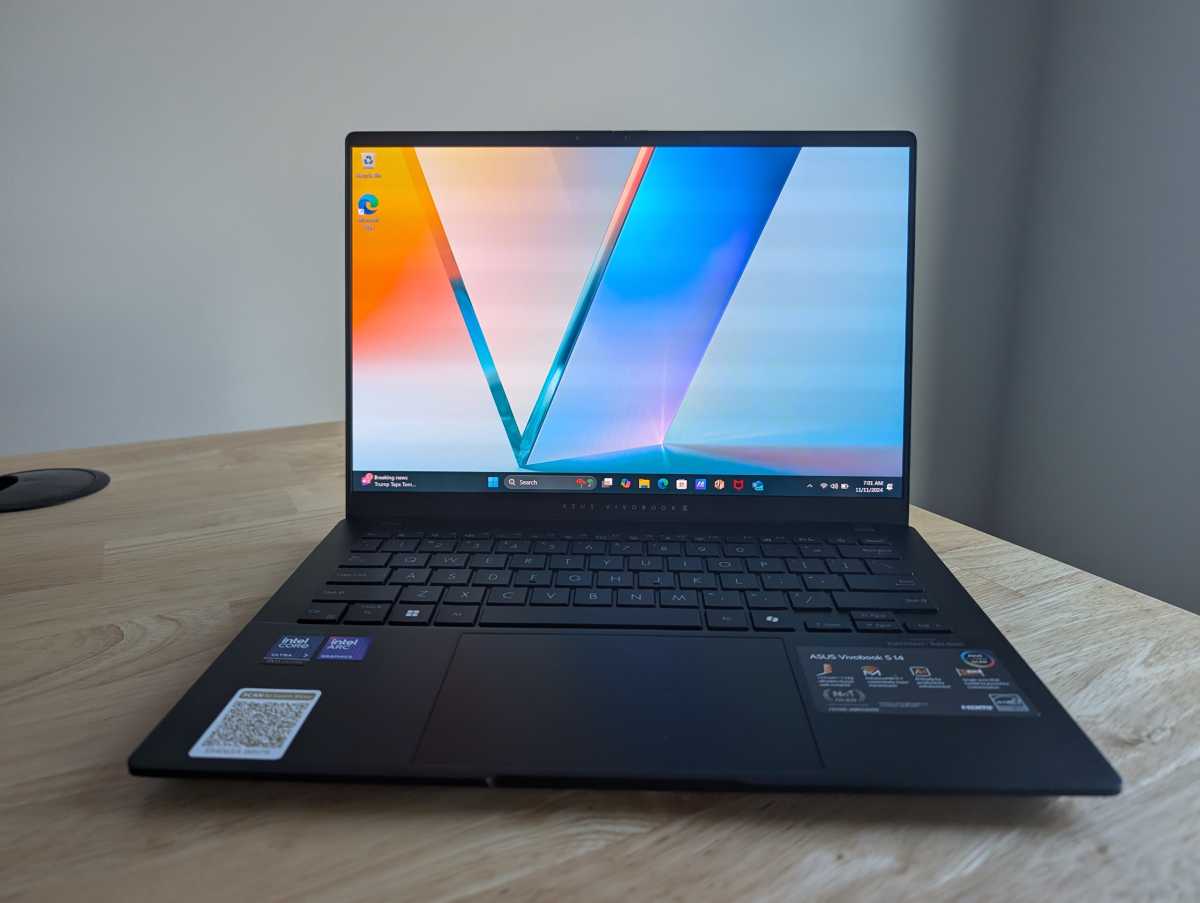 Asus Vivobook S 14 head on shot