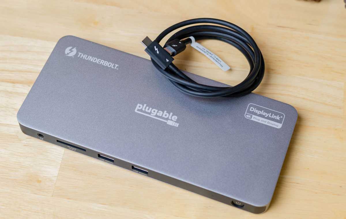 Plugable Thunderbolt 4 Dock TBT 6950PD cable