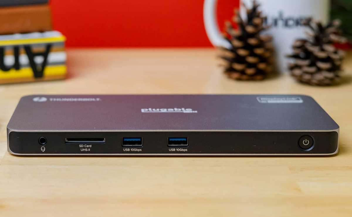 Plugable Thunderbolt 4 Dock TBT 6950PD ports