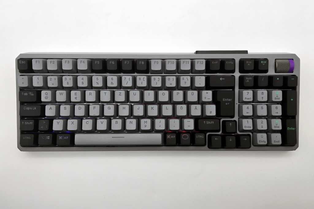 Image: Cooler Master MK770 im Test: Lohnt sich eine gedÃ¤mmte Gaming-Tastatur mit Hybrid-Verbindung?