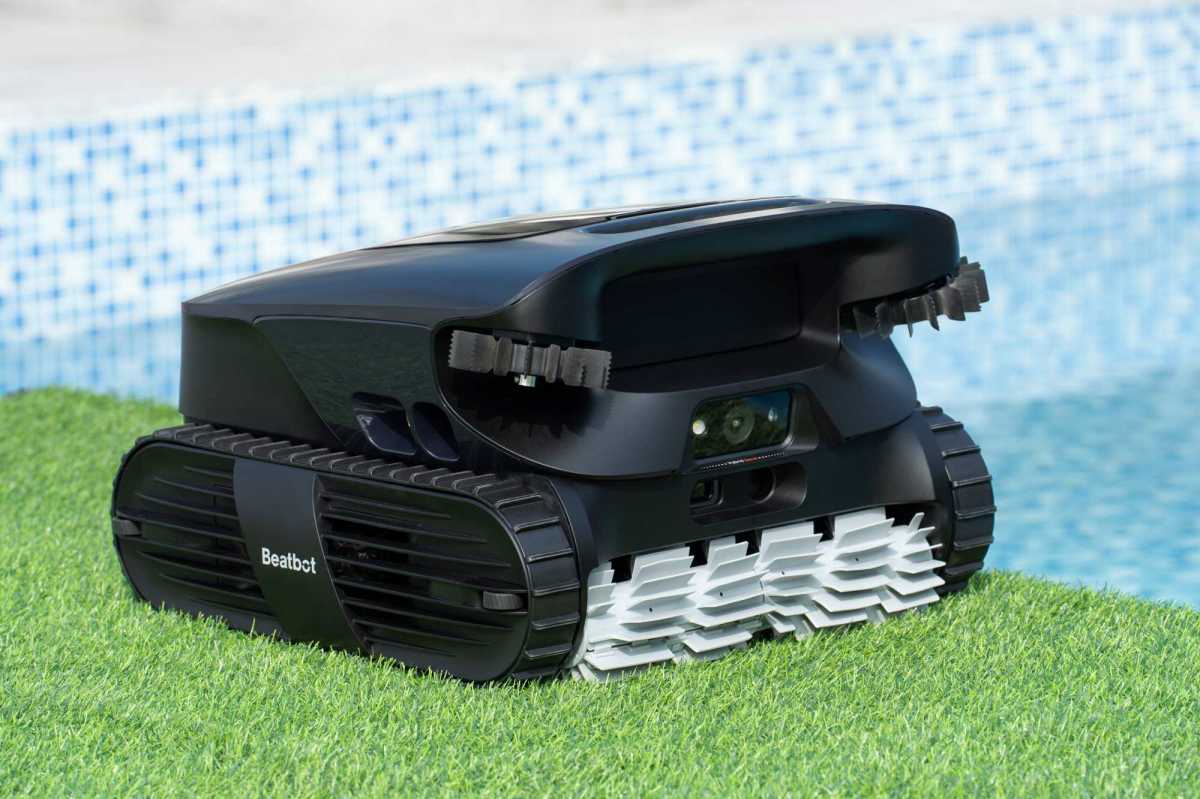 This robot pool cleaner maps your pool before it cleans