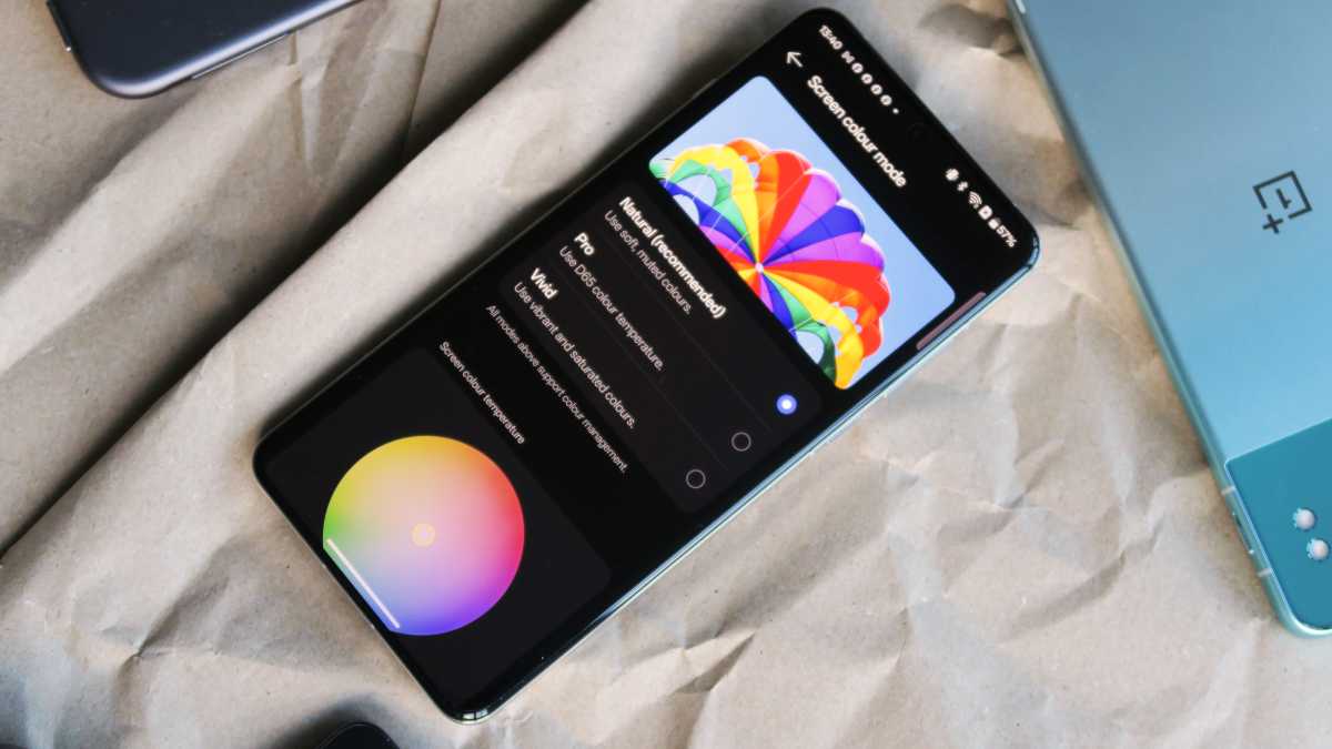 OnePlus 13 review colour settings
