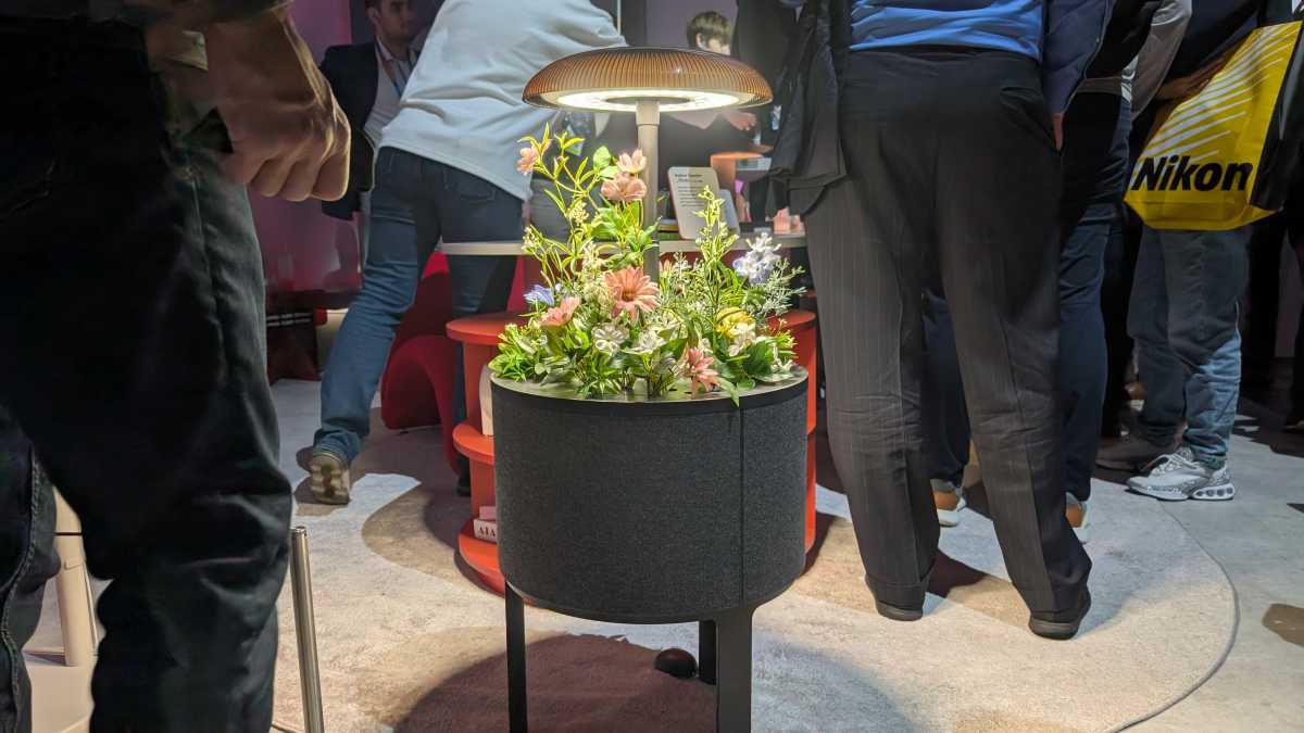 LG Indoor Garden lamp concept