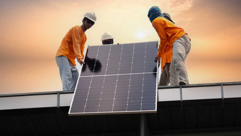 Image: Balkonkraftwerke und Solaranlangen im Winter: Darauf sollten Sie achten