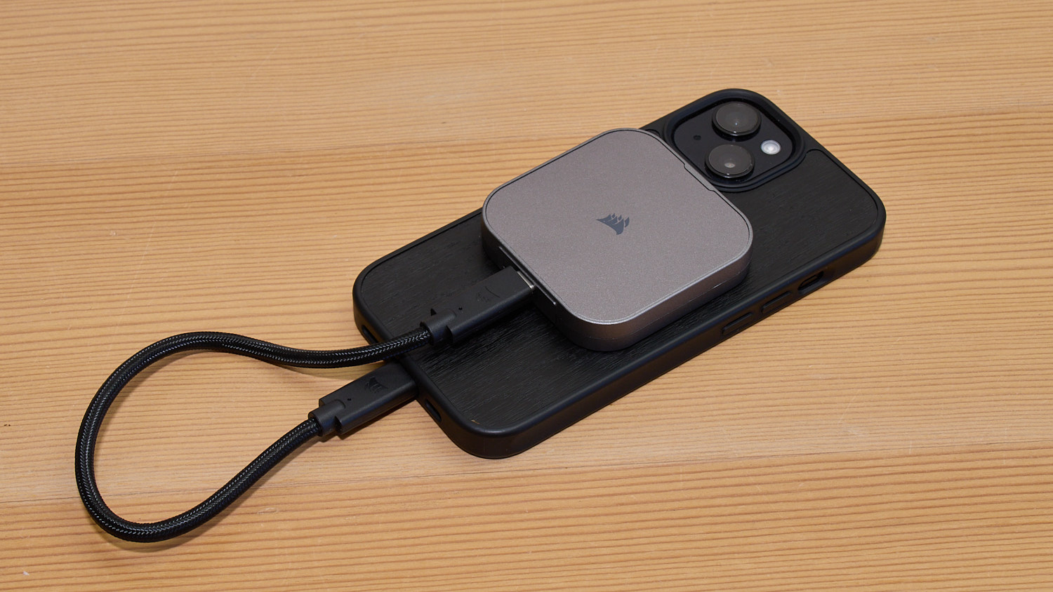 Corsair EX400U USB4 SSD review: Small, grey, fast | Macworld