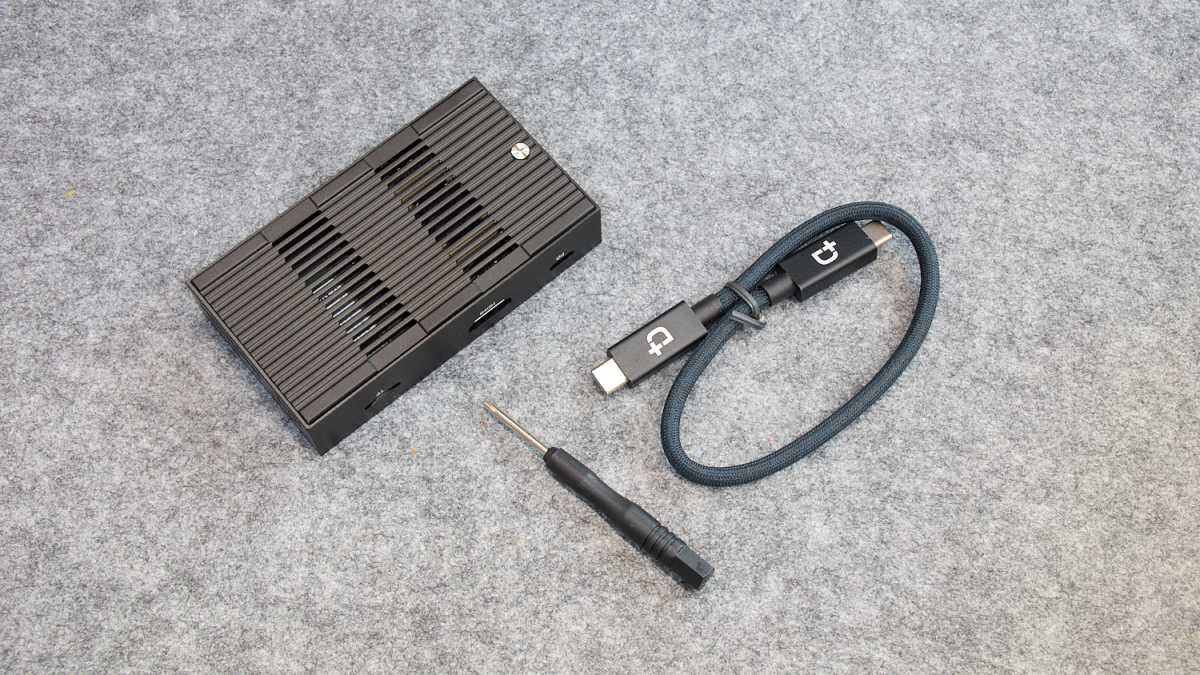 Dockcase Smart USB-C Hub 7-in-1 with M.2 SSD Enclosure review