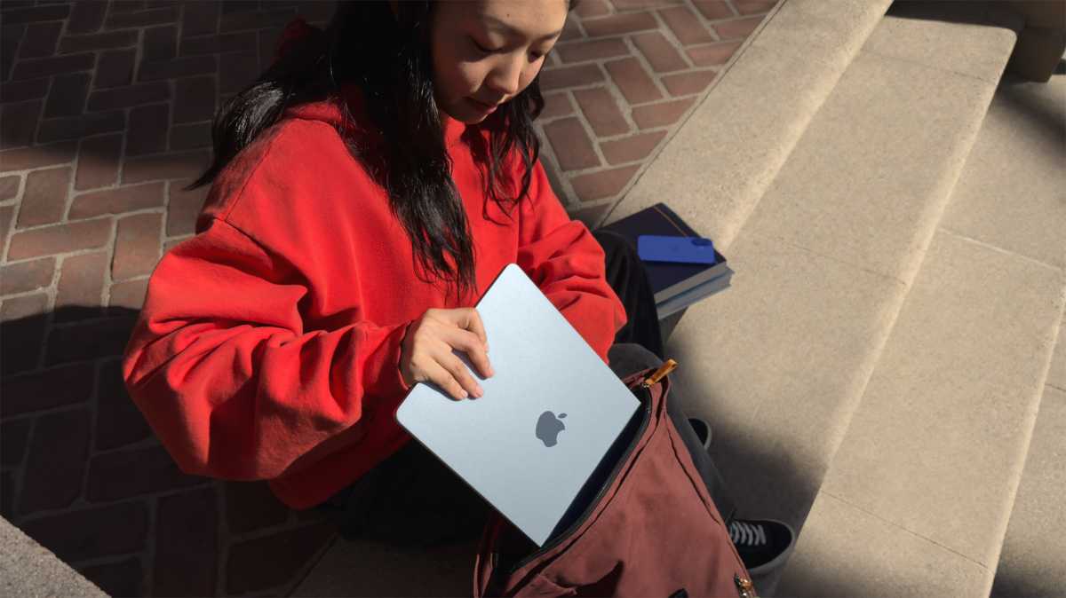 Apple MacBook Air M4 Lifestyle