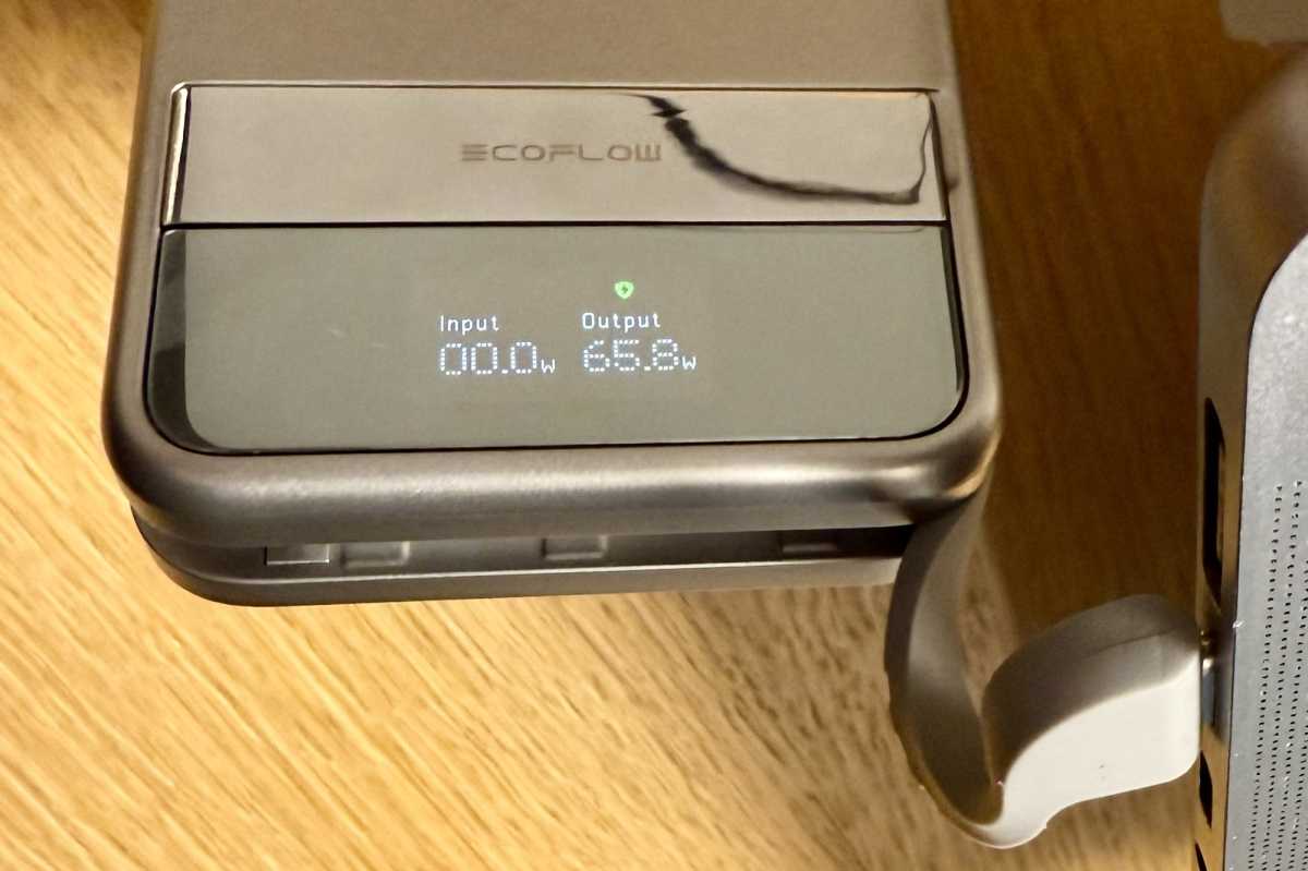 EcoFlow RAPID 10K Magnetic Power Bank display