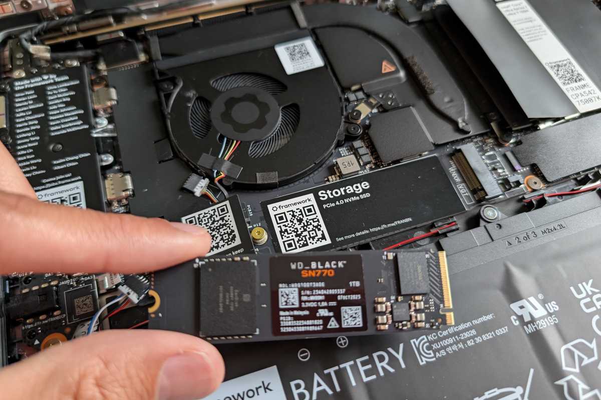 Framework Laptop 13 Installieren von SSD