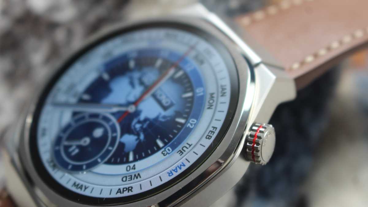 Honor Watch 5 Ultra review close