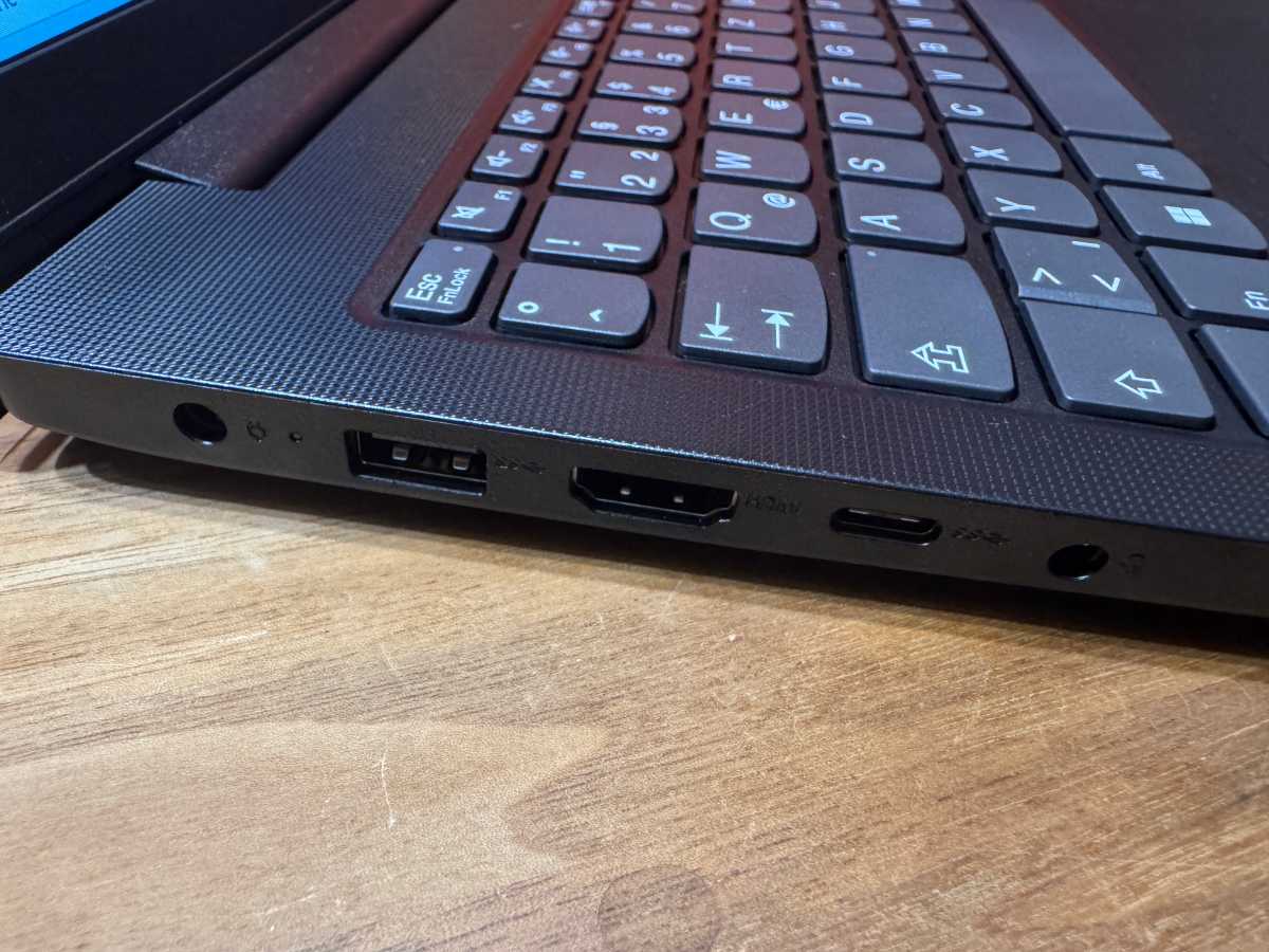 Lenovo 7606 - Linke Seite