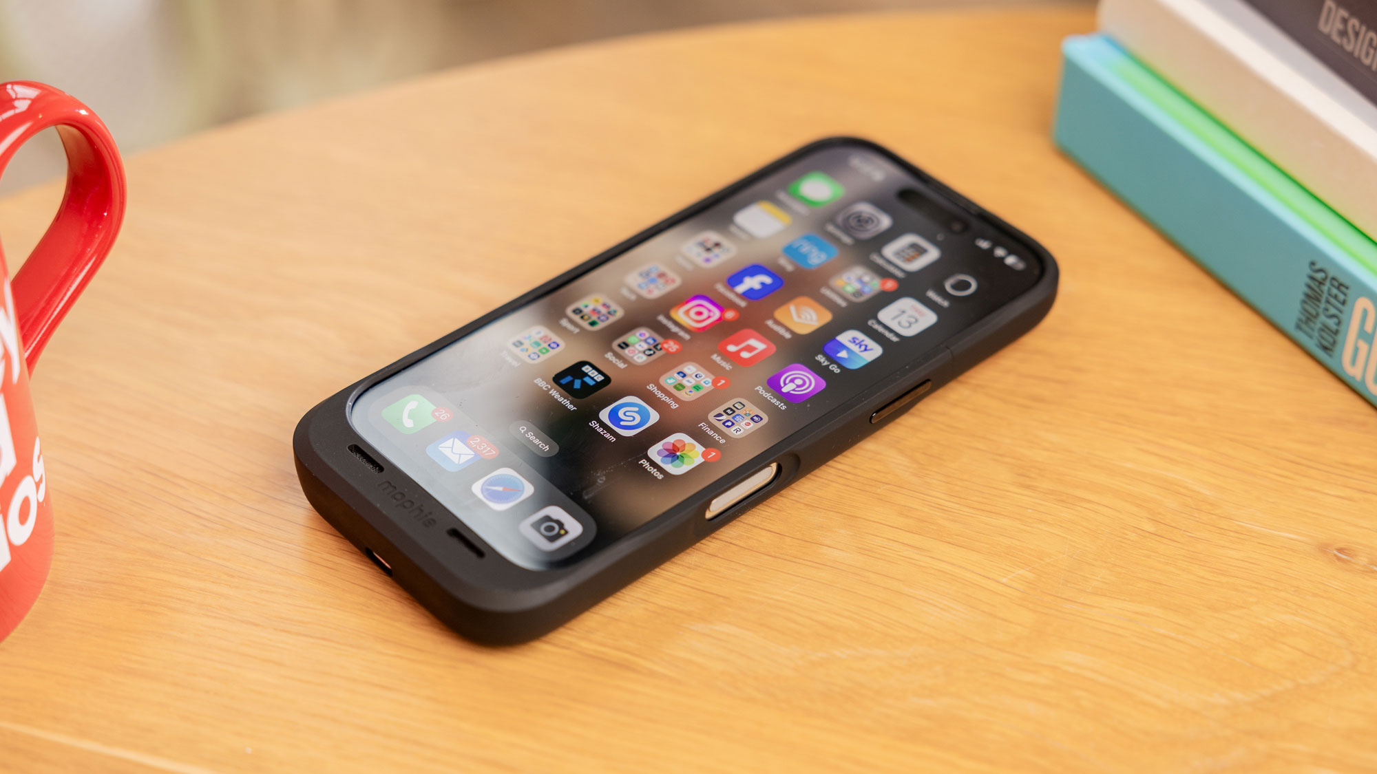 Mophie Juice Pack iPhone 16 Pro front