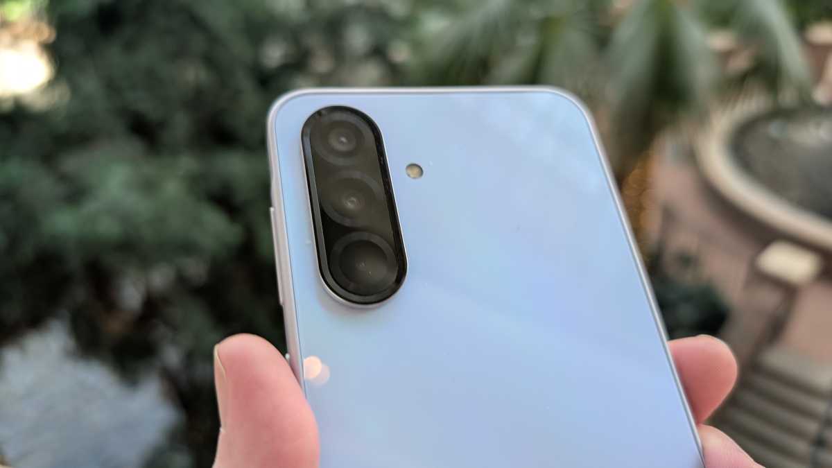 Galaxy A36 baksida kameror