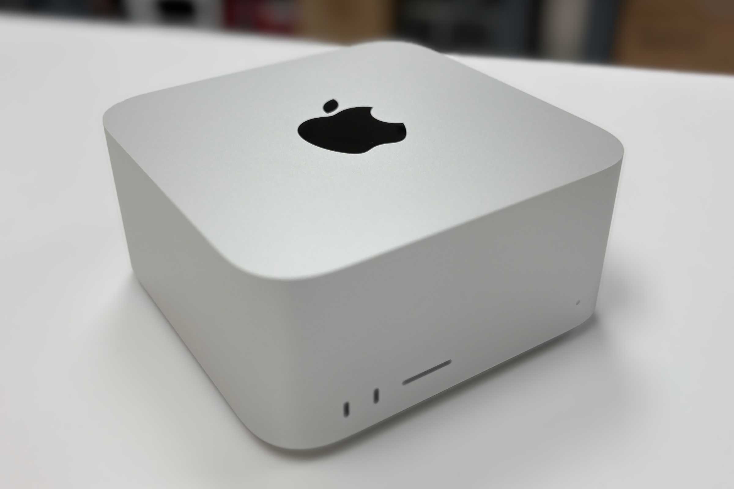 Apple Mac Studio (M5 Max, 2026)