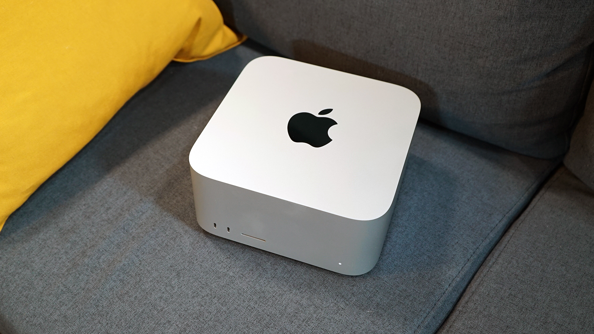 Apple Mac Studio (M3 Ultra, 2025)