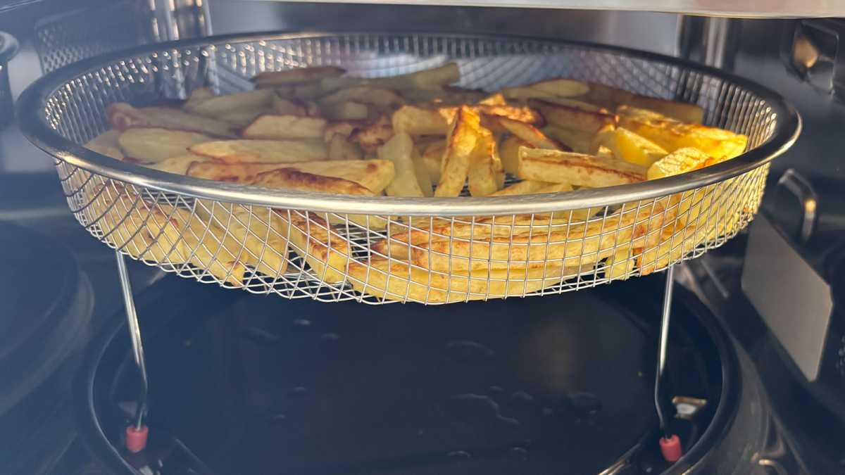 Chips in the combi's air fryer basket