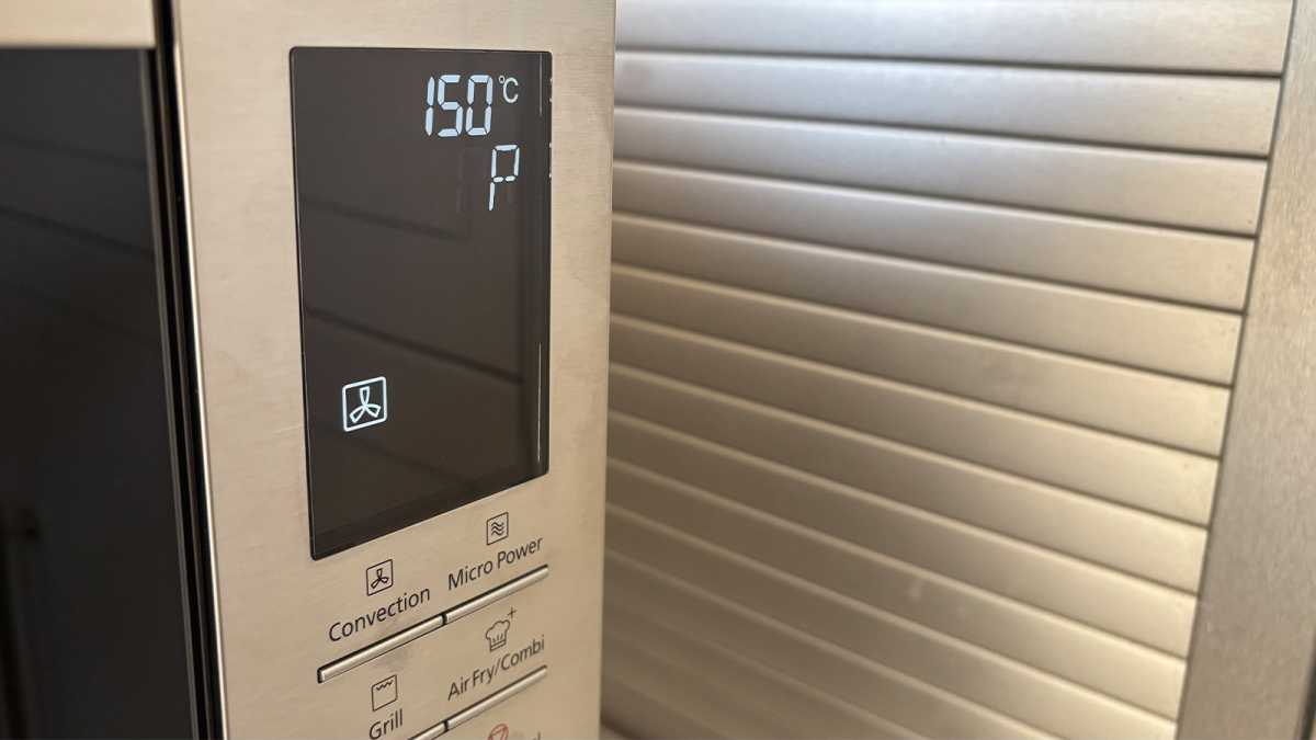 Close-up of the display showing temperature and mode icon