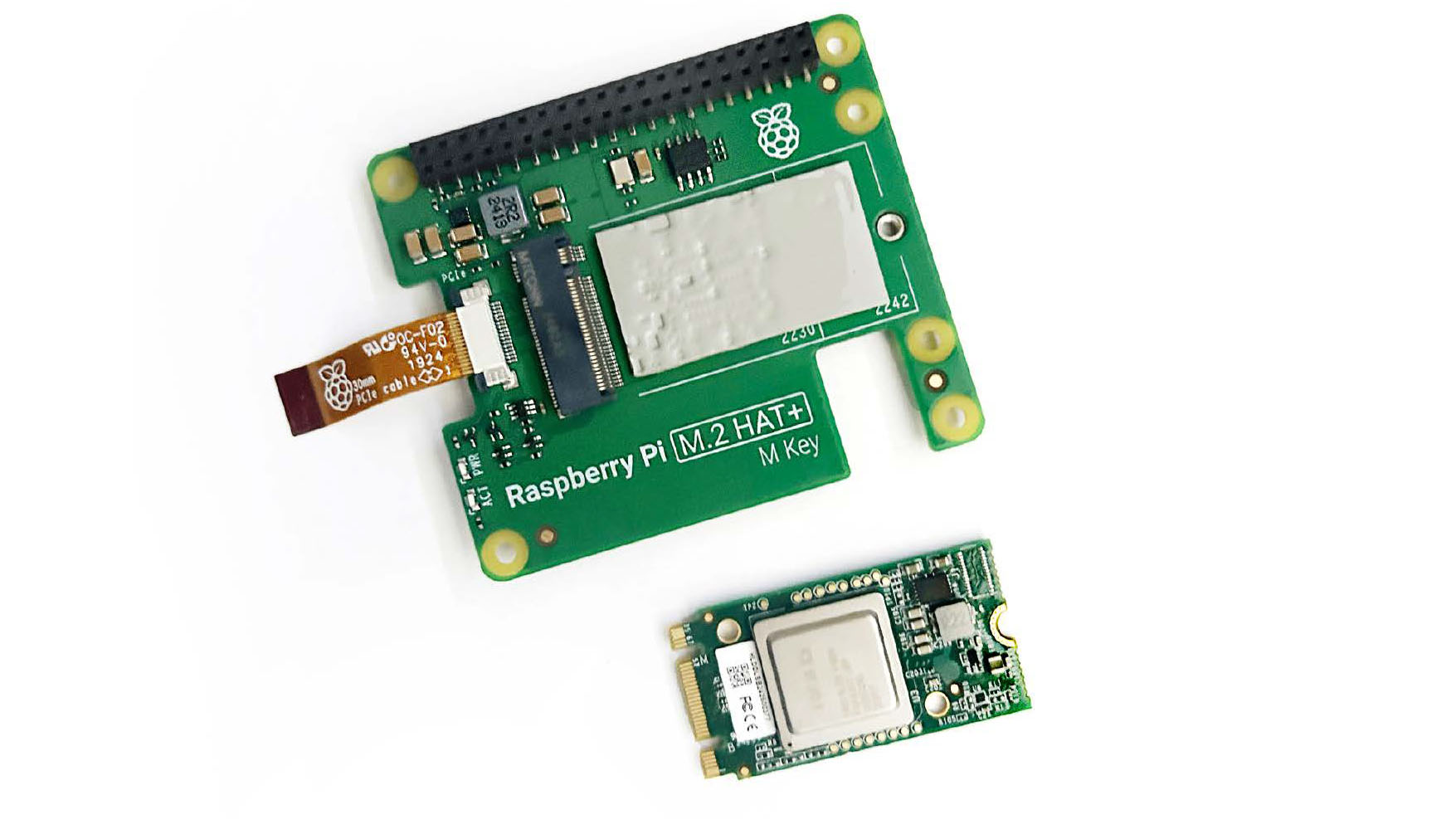 Das AI-Kit besteht aus zwei Komponenten – dem Raspberry Pi M.2 HAT+ und dem Hailo- Chip. Das M.2 HAT+ lässt sich auch für den Betrieb einer SSD-Festplatte verwenden.