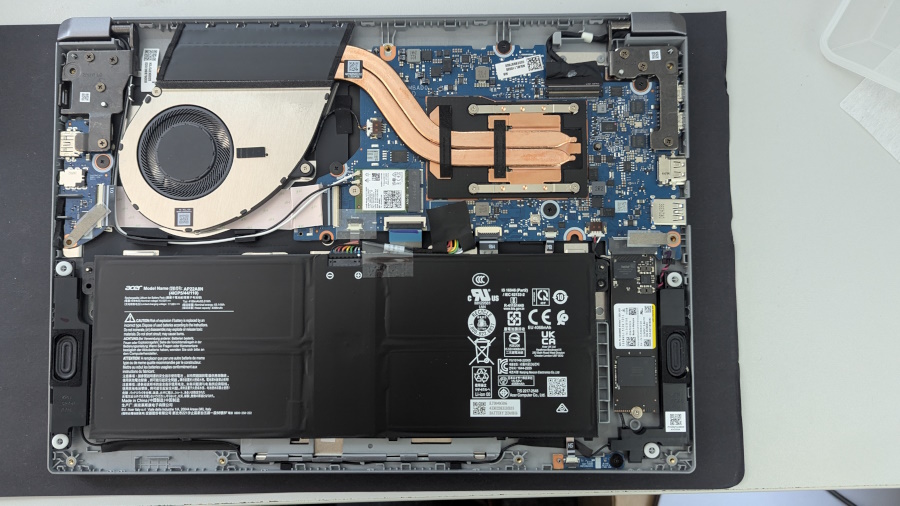 Acer Aspire 14 AI offenes Gehäuse