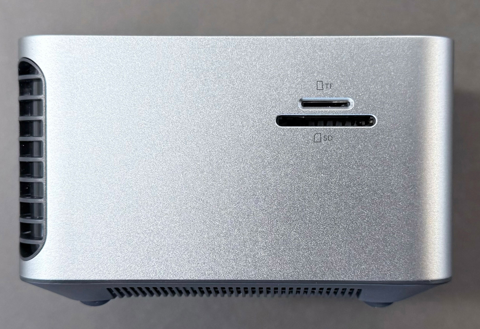 Anker Prime Docking station 14 in desk 1 8K Thunderbolt 5 side ports