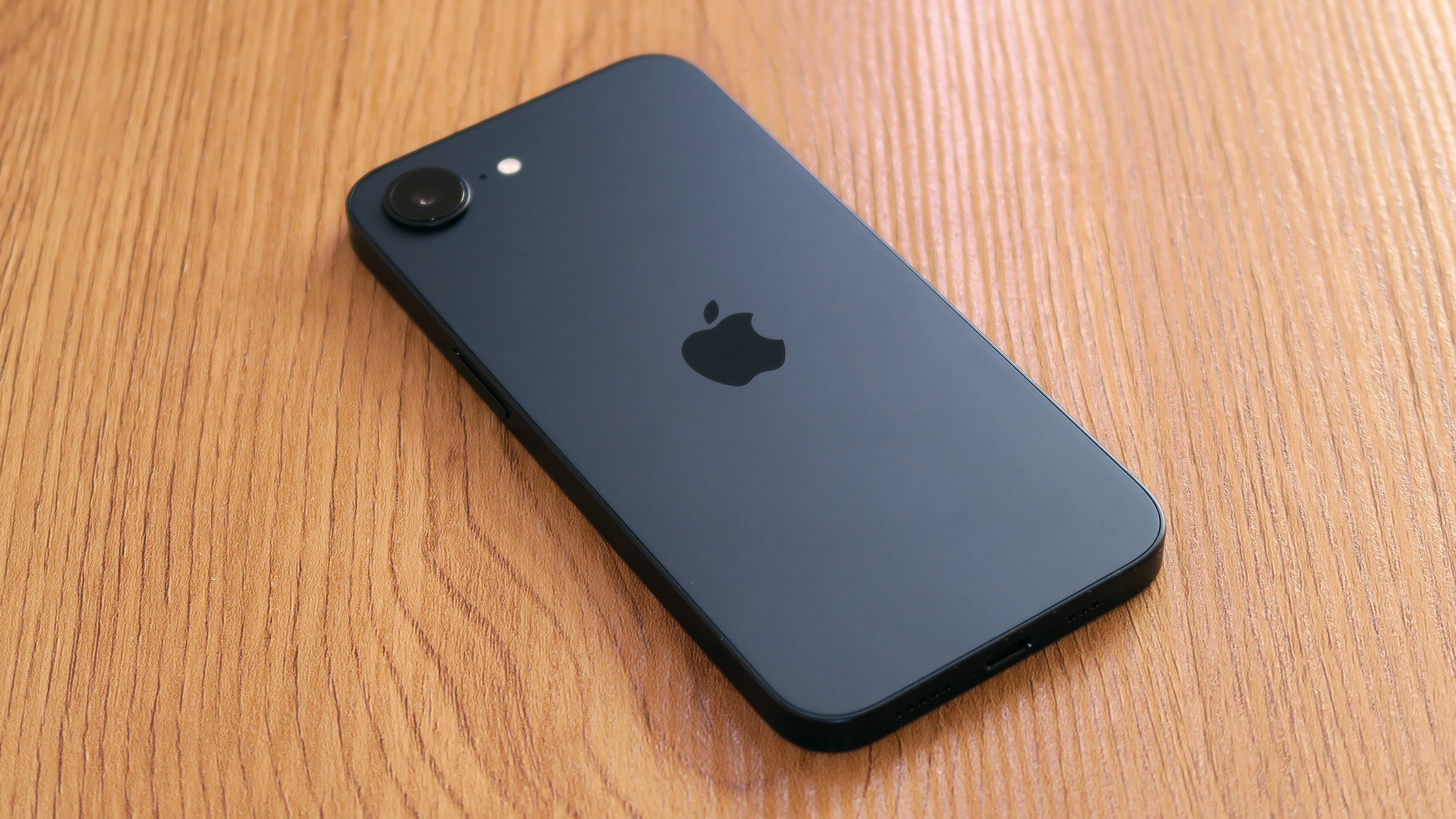 Apple iPhone 16e