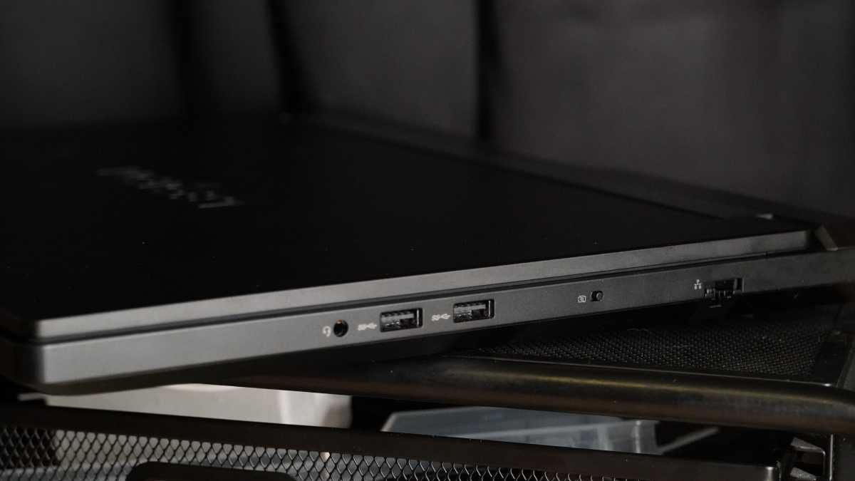 Lenovo Legion Pro 7i 16 connectivity