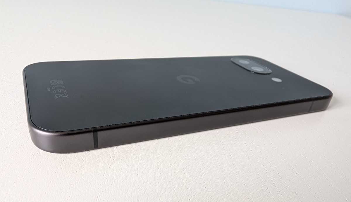 Pixel 9a baksida
