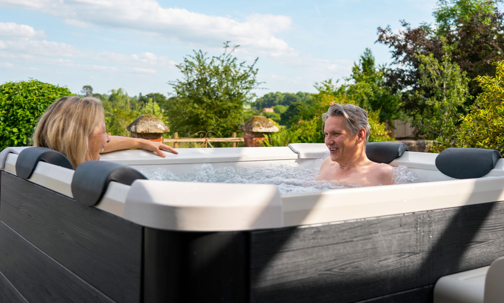 Image: MSpa Whirlpool Oslo im Test: Luxus-Sprudelbad fÃ¼r die Terrasse