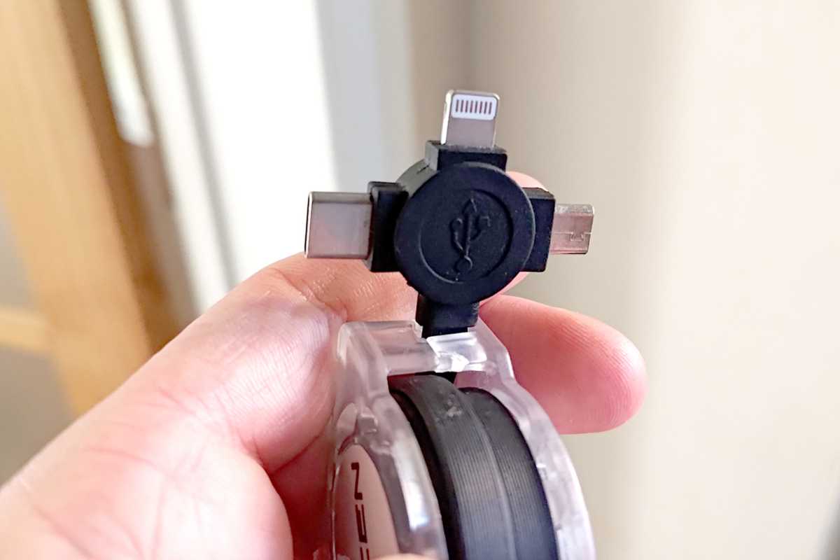 Asicen retractable 3-in-1 USB charging cable closeup