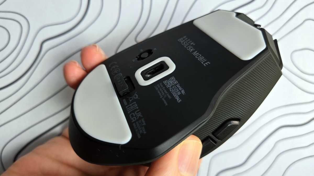 Razer Basilisk Mobile mouse bottom
