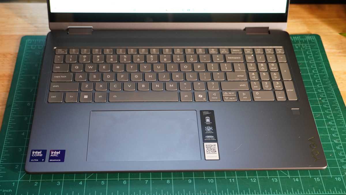 Lenovo Yoga 7i 2-in-1 keyboard
