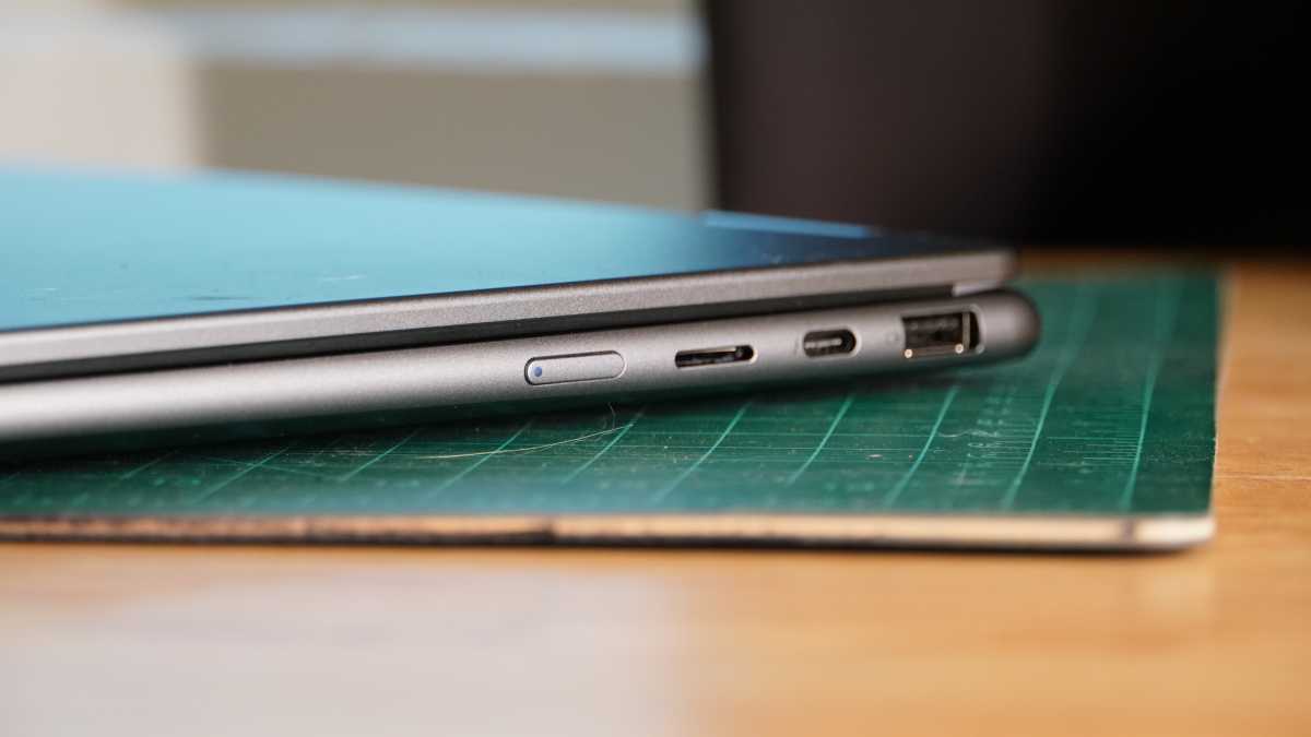 Lenovo Yoga 7i 2-in-1 ports