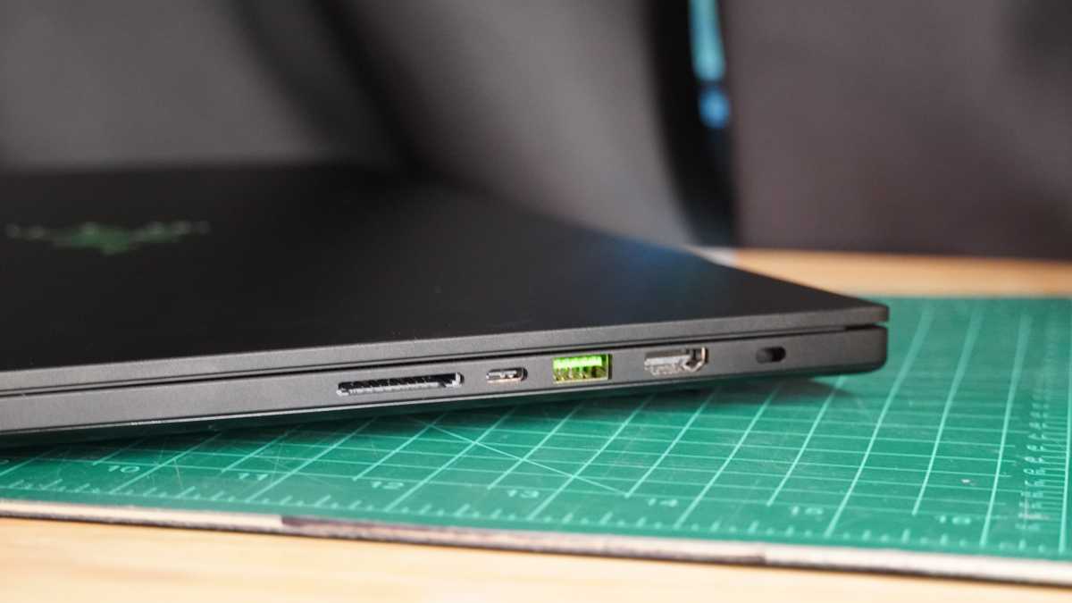 Razer Blade 16 (2025) ports